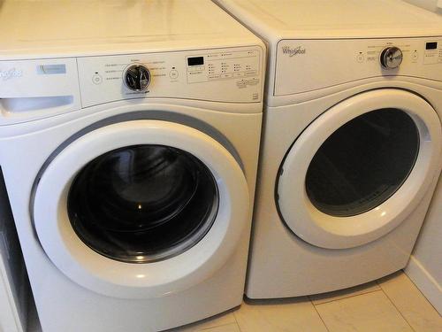 7315 Creighton Close, Edmonton, AB - Indoor Photo Showing Laundry Room