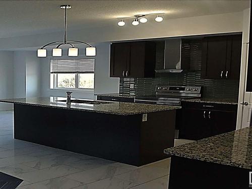 7315 Creighton Close, Edmonton, AB - Indoor Photo Showing Kitchen