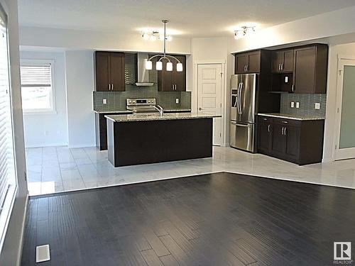 7315 Creighton Close, Edmonton, AB - Indoor Photo Showing Kitchen