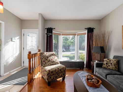 26 Lennox Drive, St. Albert, AB - Indoor Photo Showing Living Room