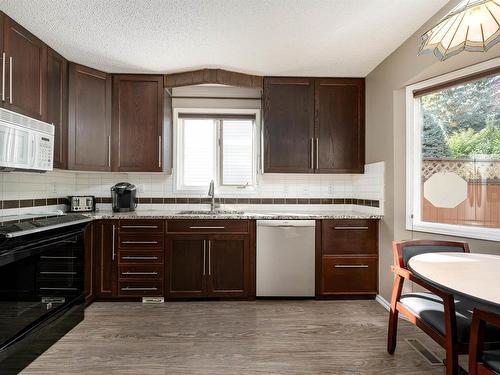 26 Lennox Drive, St. Albert, AB - Indoor Photo Showing Kitchen