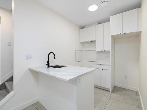 11740 91 Street, Edmonton, AB - Indoor Photo Showing Kitchen