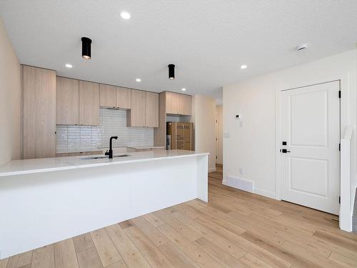 11740 91 Street, Edmonton, AB - Indoor Photo Showing Kitchen