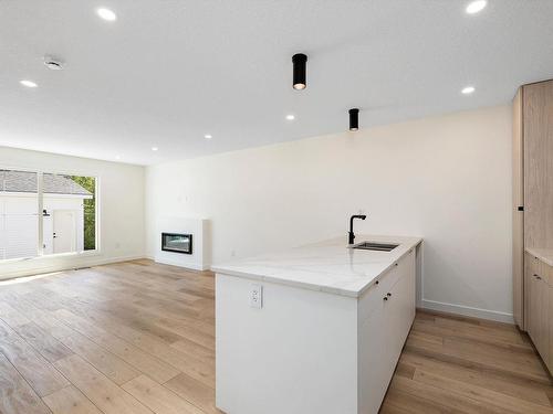 11740 91 Street, Edmonton, AB - Indoor Photo Showing Kitchen