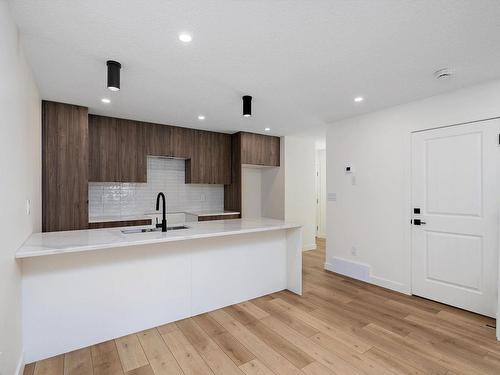 11740 91 Street, Edmonton, AB - Indoor Photo Showing Kitchen