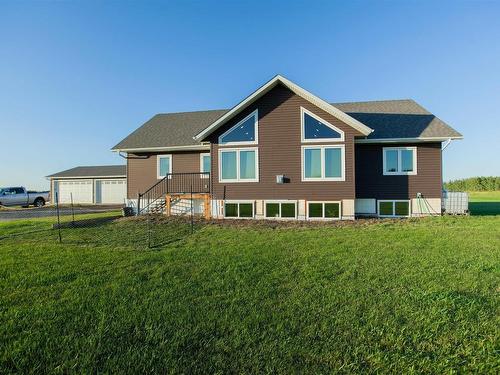 1004 Mccarter Av, Rural Camrose County, AB 