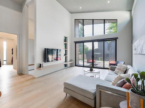 10918 117 Street, Edmonton, AB - Indoor Photo Showing Living Room