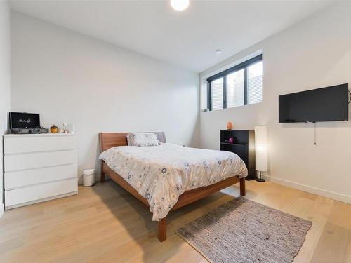 10918 117 Street, Edmonton, AB - Indoor Photo Showing Bedroom