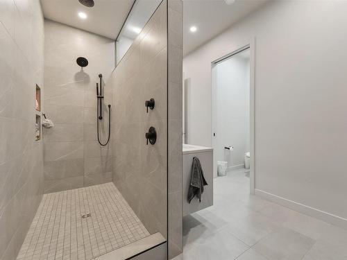 10918 117 Street, Edmonton, AB - Indoor Photo Showing Bathroom