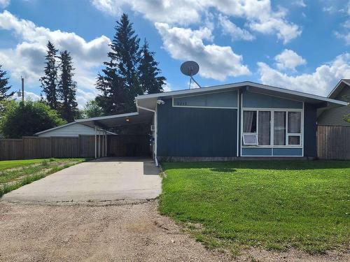 5217 49 Av, Elk Point, AB 