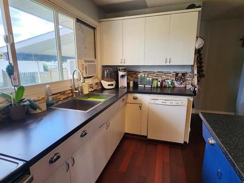 5217 49 Avenue, Elk Point, AB - Indoor Photo Showing Kitchen