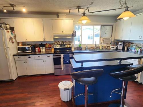 5217 49 Avenue, Elk Point, AB - Indoor Photo Showing Kitchen