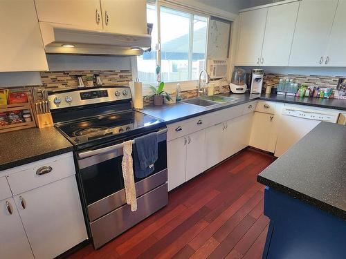 5217 49 Avenue, Elk Point, AB - Indoor Photo Showing Kitchen