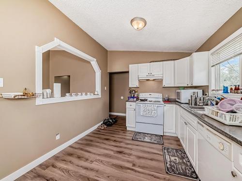 9516 127 Avenue, Edmonton, AB - Indoor Photo Showing Kitchen