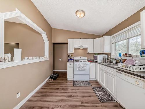 9516 127 Avenue, Edmonton, AB - Indoor Photo Showing Kitchen