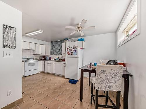 9516 127 Avenue, Edmonton, AB - Indoor Photo Showing Kitchen