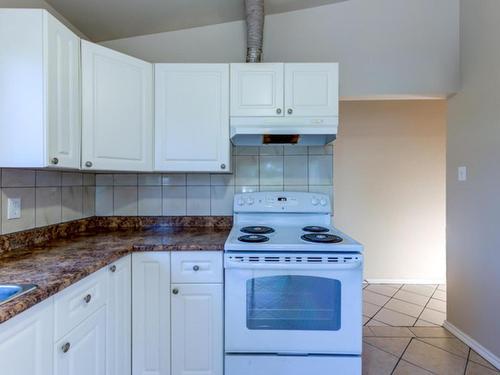 9516 127 Avenue, Edmonton, AB - Indoor Photo Showing Kitchen