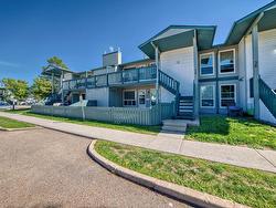 #38 2703 79 ST NW  Edmonton, AB T6K 3Z6