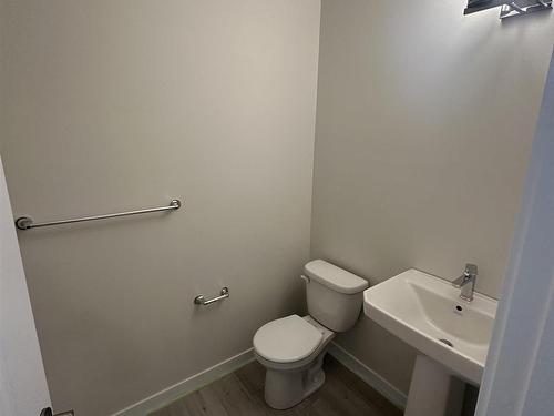 1453 Plum Circle Circle, Edmonton, AB - Indoor Photo Showing Bathroom