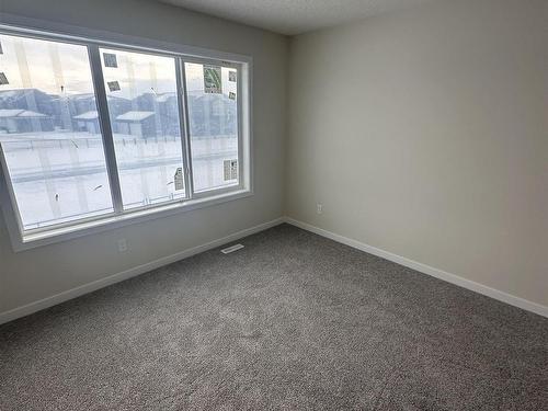 1453 Plum Circle Circle, Edmonton, AB - Indoor Photo Showing Other Room