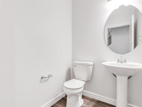 1608 16 Street, Edmonton, AB - Indoor Photo Showing Bathroom