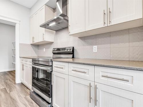 1608 16 Street, Edmonton, AB - Indoor Photo Showing Kitchen With Upgraded Kitchen