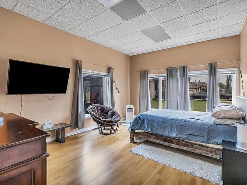 20415 Quadrant Avenue Sw, Edmonton, AB - Indoor Photo Showing Bedroom