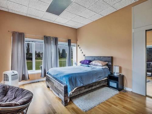 20415 Quadrant Avenue Sw, Edmonton, AB - Indoor Photo Showing Bedroom