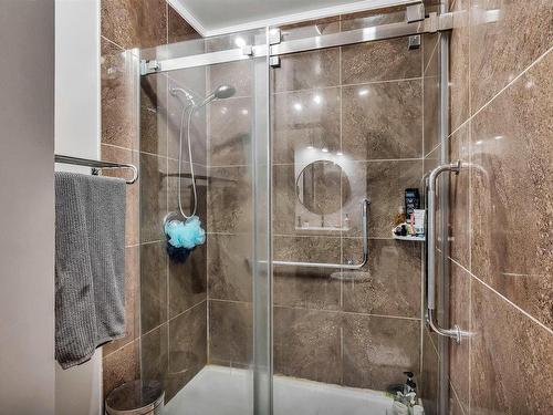 20415 Quadrant Avenue Sw, Edmonton, AB - Indoor Photo Showing Bathroom