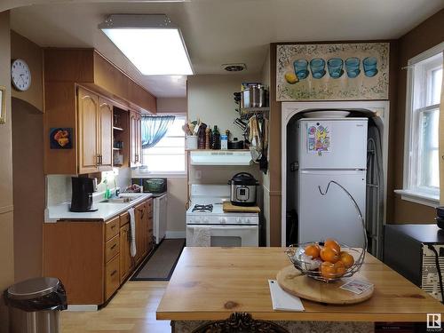 9745 94 Street, Edmonton, AB - Indoor Photo Showing Kitchen