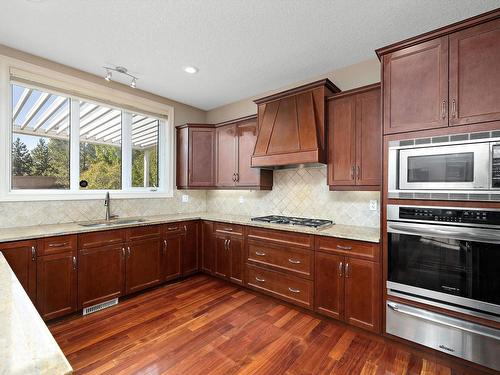 817 Hollands Landing Landing, Edmonton, AB - Indoor Photo Showing Kitchen