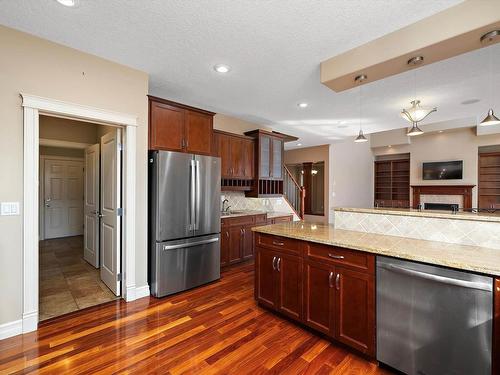 817 Hollands Landing Landing, Edmonton, AB - Indoor Photo Showing Kitchen