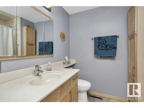 9801 92 Avenue Nw, Edmonton, AB - Indoor Photo Showing Bathroom