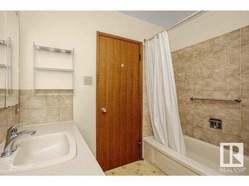 9803 92 Avenue, Edmonton, AB - Indoor Photo Showing Bathroom