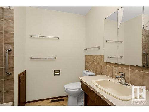 9803 92 Avenue, Edmonton, AB - Indoor Photo Showing Bathroom