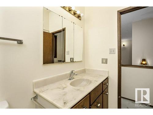 9803 92 Avenue, Edmonton, AB - Indoor Photo Showing Bathroom