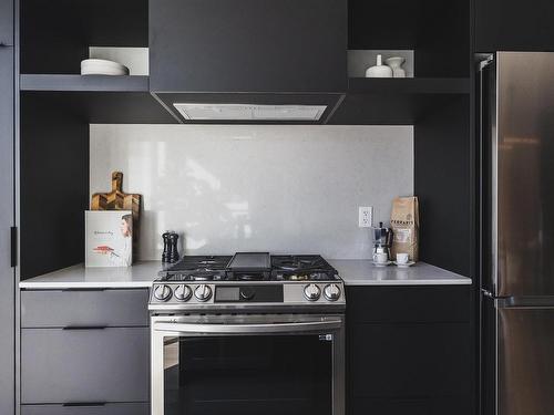 10339 Wadhurst Road, Edmonton, AB - Indoor Photo Showing Kitchen