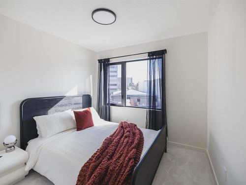 10339 Wadhurst Road, Edmonton, AB - Indoor Photo Showing Bedroom