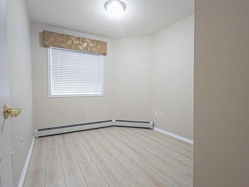 138 2741 55 Street Nw, Edmonton, AB - Indoor Photo Showing Other Room