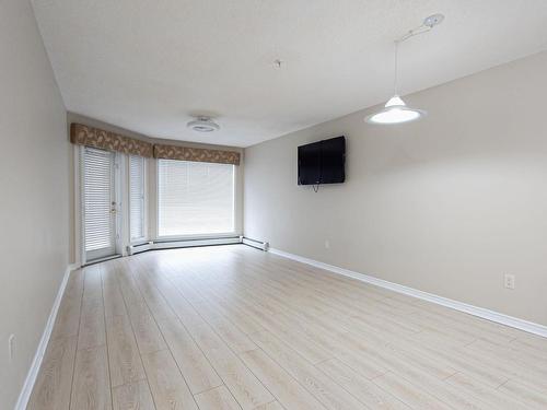 138 2741 55 Street Nw, Edmonton, AB - Indoor Photo Showing Other Room