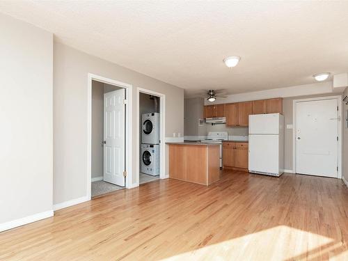 907 9730 106 Street, Edmonton, AB - Indoor Photo Showing Kitchen