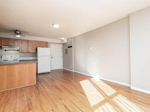 907 9730 106 Street, Edmonton, AB - Indoor Photo Showing Kitchen