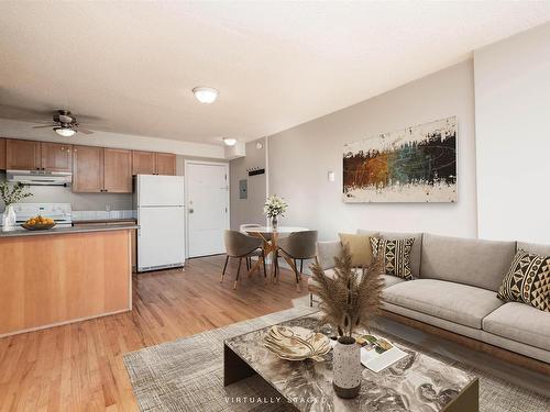 907 9730 106 Street, Edmonton, AB - Indoor Photo Showing Living Room