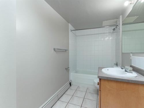 907 9730 106 Street, Edmonton, AB - Indoor Photo Showing Bathroom