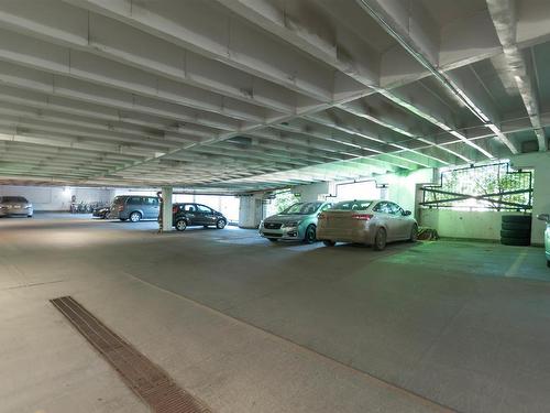 907 9730 106 Street, Edmonton, AB - Indoor Photo Showing Garage