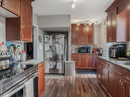 2A St Vital Avenue, St. Albert, AB - Indoor Photo Showing Kitchen