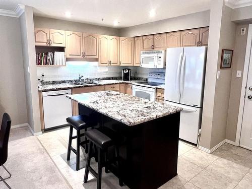 101 17150 94A Avenue, Edmonton, AB - Indoor Photo Showing Kitchen