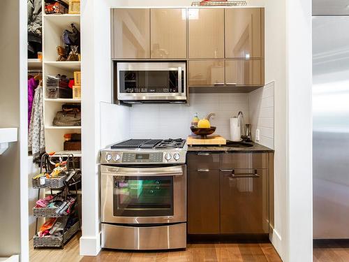 622 Howatt Drive, Edmonton, AB - Indoor Photo Showing Kitchen