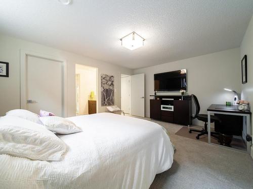 622 Howatt Drive, Edmonton, AB - Indoor Photo Showing Bedroom