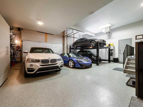 622 Howatt Drive, Edmonton, AB - Indoor Photo Showing Garage